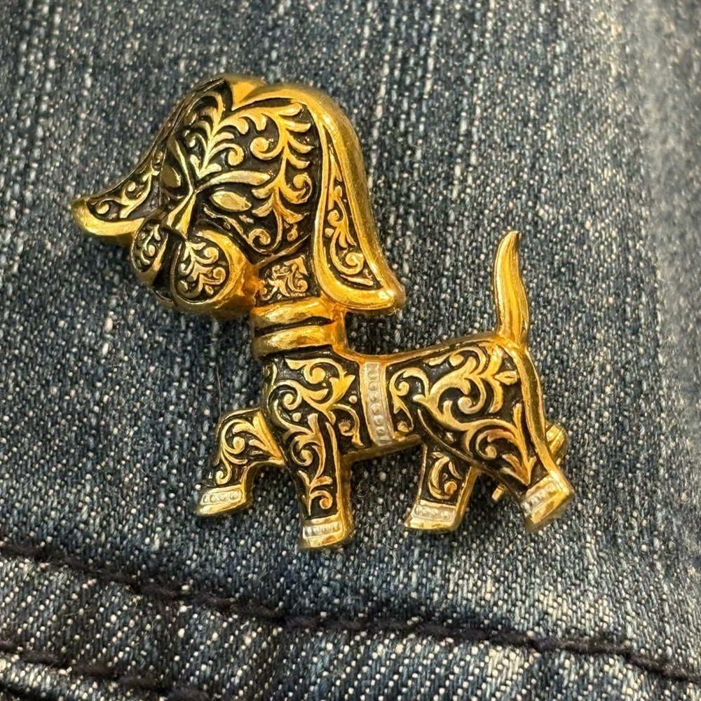 Vintage Damascene Foo Dog Small Gold And Black  Brooch Pin